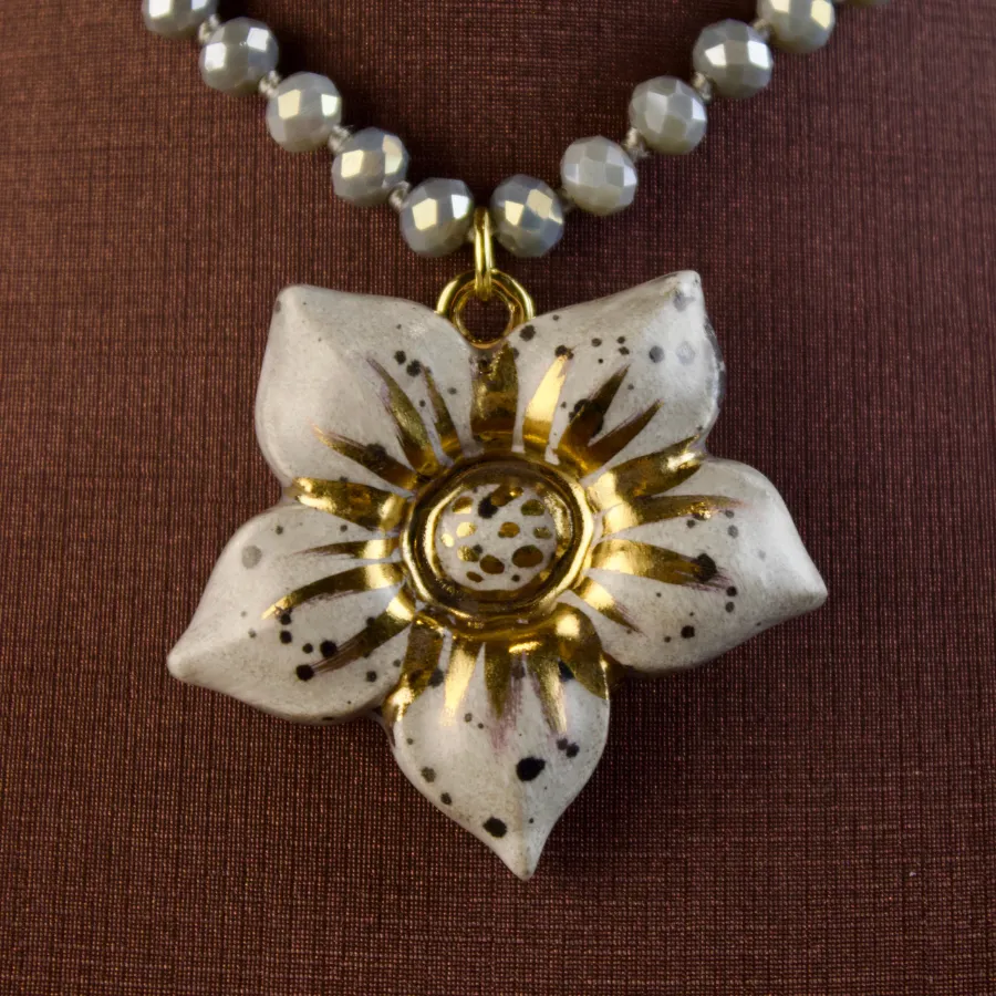 Colar de Cristais com Pingente de Flor - Imagem 2