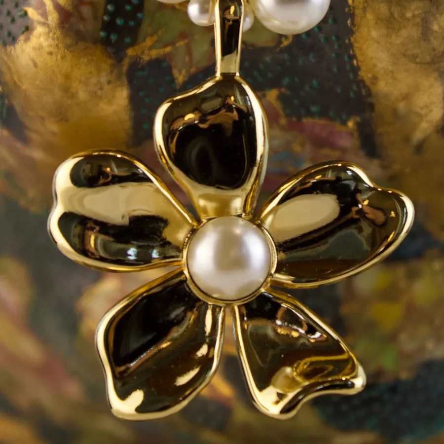 Colar de Pérolas com Pingente de Flor - Imagem 2